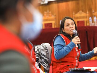 Anahí Durand durante una reunión en el Ministerio de la Mujer y Poblaciones Vulnerables en Puno, Perú.