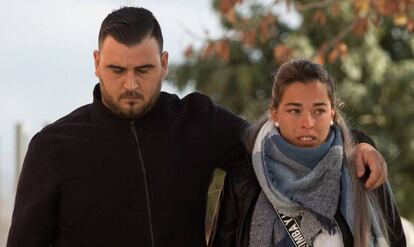 Los padres de Julen, José Roselló y Victoria García, en los juzgados de Málaga.