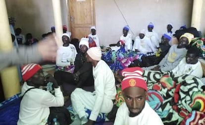 Supervivientes de la patera que naufragó el miércoles en Mauritania.