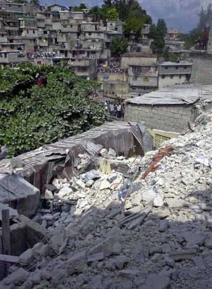 Aumentan a 92 los muertos por el derrumbamiento de la escuela de Haití