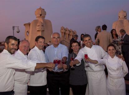 Felip Llufriu, Carles Gaig, Joan Roca, Adolf Todó (director general de Caixa Catalunya), Fina Puigdevall, Nandu Jubany y Natalia Gaig.