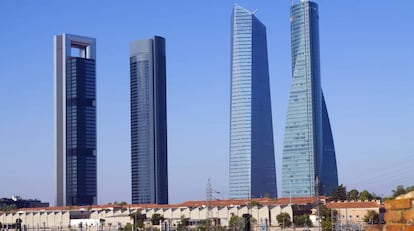 Torre Cepsa de madrid, a la izquierda, propiedad de Pontegadea.