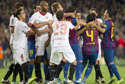 Antes de que se tirara el penalti se ha formado una tangana en el centro del campo tras la que ha sido expulsado Kanoute.