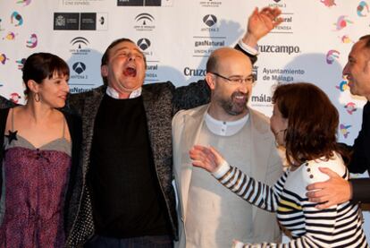 Desde la izquierda, Ingrid Rubio, Juan Diego, Javier Cámara, Carmen Machi y Nacho G. Velilla presentan en Málaga <i>Que se mueran los feos.</i>