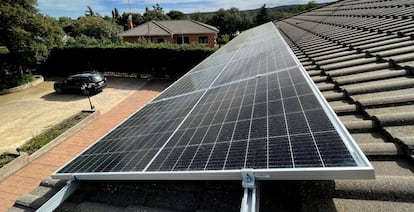 Instalación de 10 paneles solares en un chalé en Colmenar del Arroyo (Madrid).