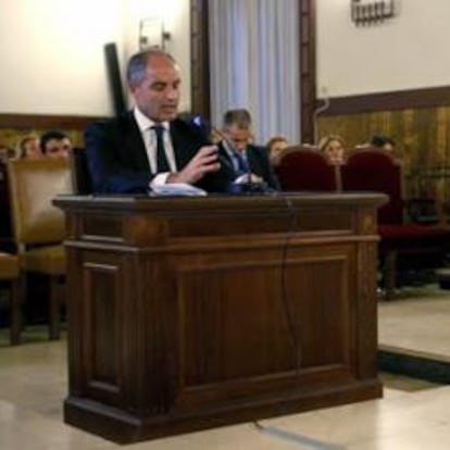 El expresidente de la Generalitat valenciana Francisco Camps durante la segunda jornada del juicio contra él y el exsecretario regional del PP Ricardo Costa por la denominada causa de los trajes del caso Gürtel.