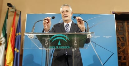 Jos&eacute; Antonio Gri&ntilde;&aacute;n en la rueda de prensa tras el Consejo de Gobierno.