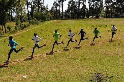 Atletas kenianos entrenan en Iten, en el Valle del Rift, al norte de Nairobi.