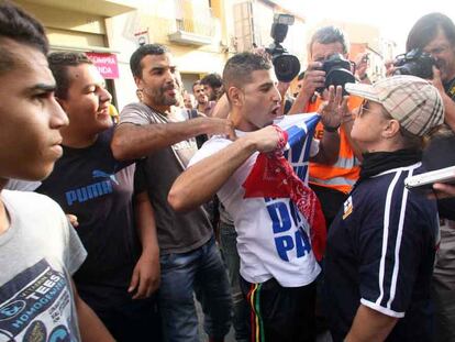 Tensa manifestación contra el racismo en Salt
