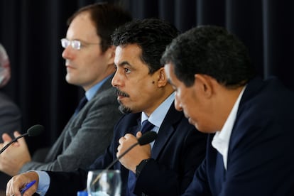 Desde la izquierda, Manuel Devers, Oubi Bucharaya y Abdulah Arabi, este viernes en Madrid.