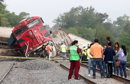 De acuerdo con Protección Civil de Jalisco, el accidente afectó cuatro viviendas que se encontraban muy cerca de la vía.