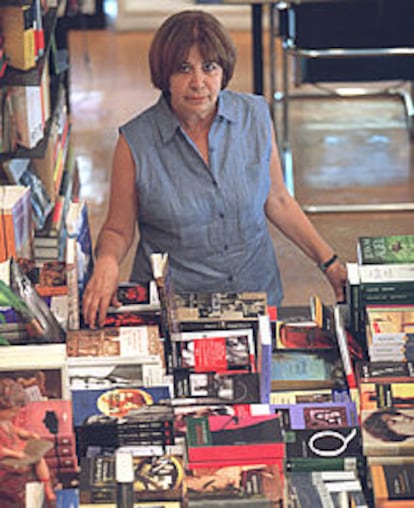 Carmen Reina, propietaria de la librería Antonio Machado, en Sevilla.