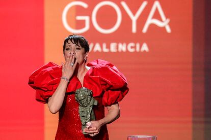 La actriz Blanca Portillo tras recibir el Goya a la Mejor actriz protagonista por su trabajo en 'Maixabel'.