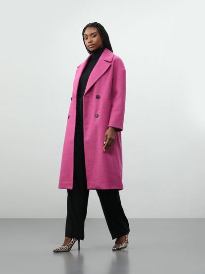 Nada como este abrigo de Lefties de doble botón para darle un toque de color al invierno, sin perder de vista el estilo que da un abrigo masculino a tus looks.

39,99€