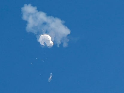 The suspected Chinese spy balloon drifts to the ocean after being shot down off the coast in Surfside Beach, South Carolina, February 4, 2023.