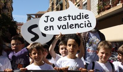 Alumnos de primaria en la &uacute;ltima Trobada d&#039;Escoles de Valencia. 