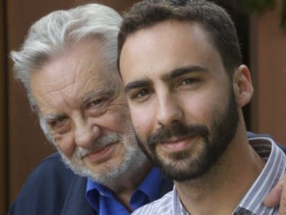 Eduardo y Alberto Sotillos, padre e hijo en su casa de Pozuelo.