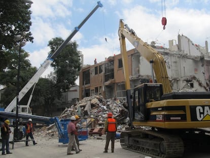Obras de demolición en Concepción Béistegui 1503.