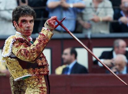 El torero José Tomás durante la corrida en la plaza de toros de los Ventas el pasado 15 de junio, donde sufrió dos corridas.