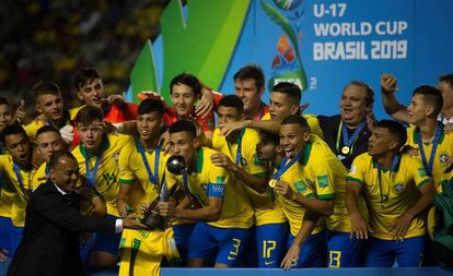 El equipo brasileño celebra su victoria.