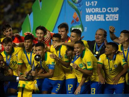 El equipo brasileño celebra su victoria.