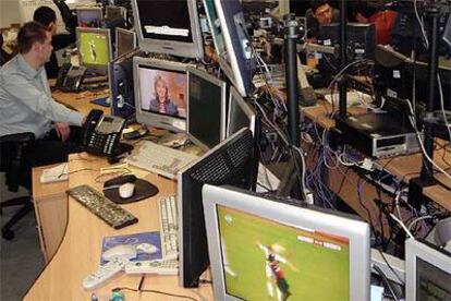 La sala de cotizadores de Miapuesta.com en Londres, con Tom Ritzema al fondo.