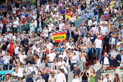 El público anima en la Caja Mágica.