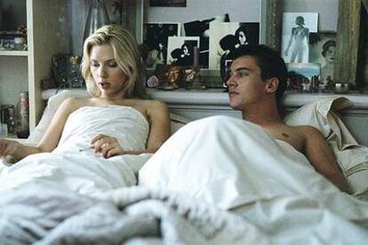 Scarlett Johansson y Jonathan Rhys-Meyers, en una escena de <i>Match point.</i>