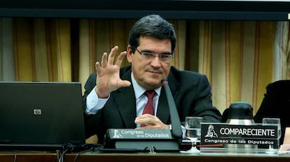 The president of AIReF, Jose Luis Escriva, speaks before Congress.