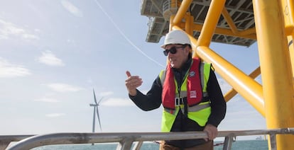 Ignacio Sánchez Galán, en el parque energía eólica marina de Iberdrola en aguas del mar del Norte.