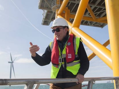 Ignacio Sánchez Galán, en el parque energía eólica marina de Iberdrola en aguas del mar del Norte.