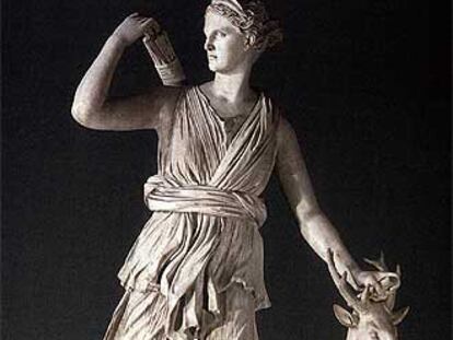 Artemisa atribuida a Leocares (Museo del Louvre).