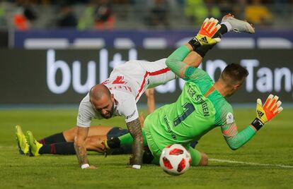 Momento en el que Ter Stegen hace penalti a Aleix Vidal. 