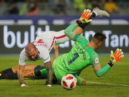 Momento en el que Ter Stegen hace penalti a Aleix Vidal. 