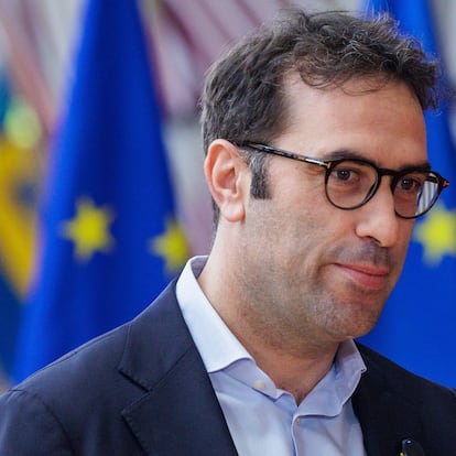 FOTODELDÍA Bruselas (Bélgica), 07/07/2025.- El ministro de Economía español, Carlos Cuerpo, asiste a una reunión de ministros de finanzas del Eurogrupo en Bruselas, Bélgica, este lunes.EFE/ Olivier Matthys
