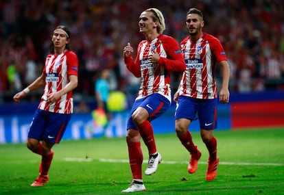 El jugador del Atlético Antoine Griezmann celebra el primer gol del partido.