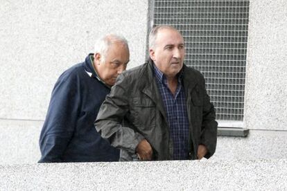 El jefe de la Policía Local de Ourense, Abelardo Ulloa (c), a su llegada esta mañana a la sede de los juzgados