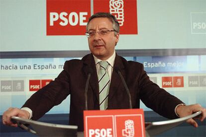 El secretario de Organización, José Blanco, durante la ruede de prensa que tras la ejecutiva de su partido.