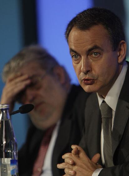 Zapatero y Lara, en la reunión del Círculo de Economía.
