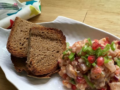 Pescado crudo con cuchicuchis de otoño.