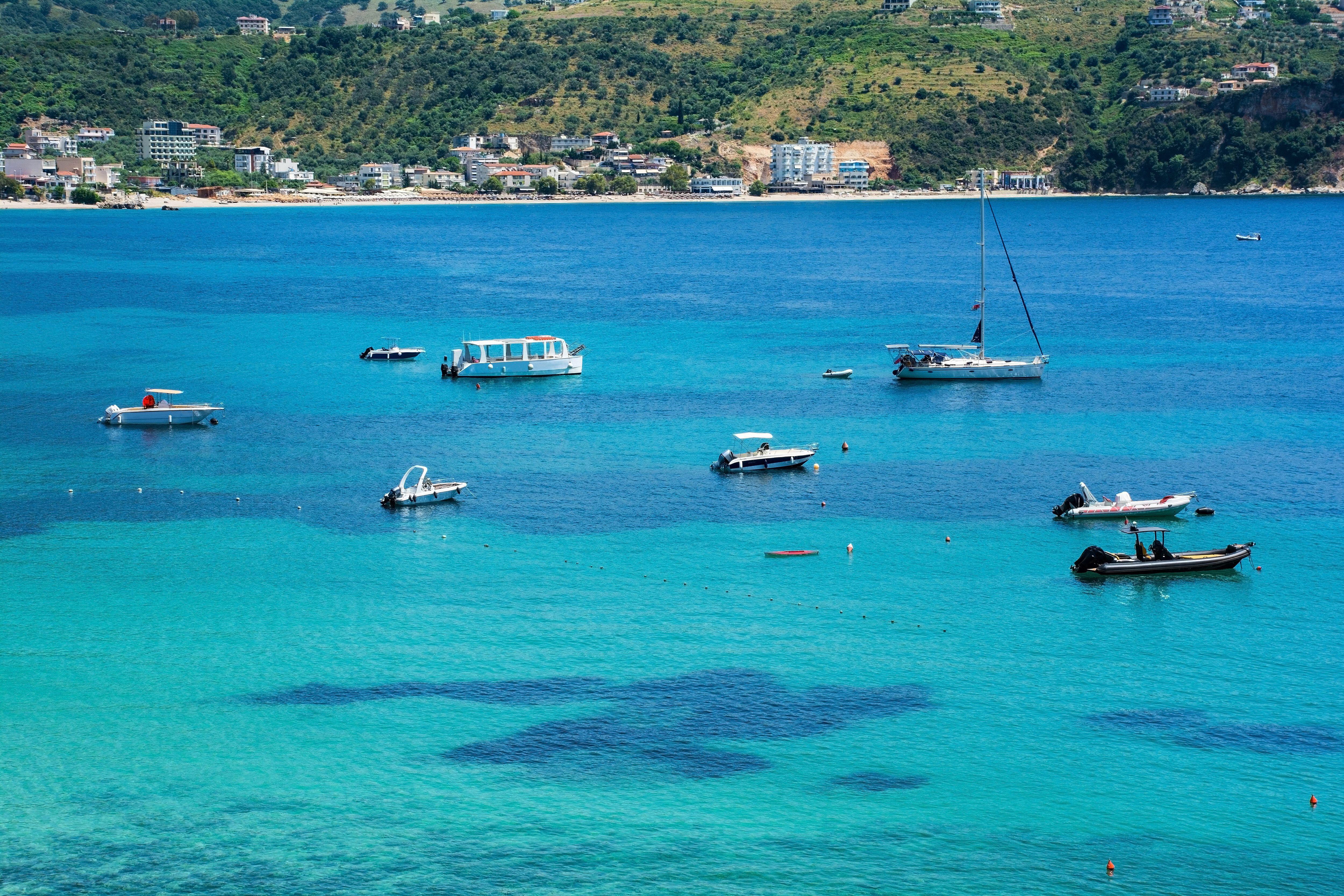 Por la Albania más desconocida, entre playas vírgenes y ciudades otomanas