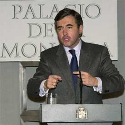 El ministro de Interior, durante la conferencia de prensa en el Palacio de la Moncloa.