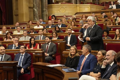 El presidente del grupo de Junts, Albert Batet, interviente en la sesión de control.