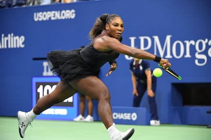 Após as críticas, Serena Williams surpreendeu no US Open com um novo uniforme criado pelo novo guru da moda, Virgil Abloh (fundador da Off-White), e responsável pela linha masculina da Louis Vuitton.