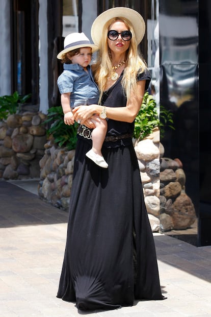 Rachel Zoe, la estilista de las celebrities, junto a su hijo Skyler Berman de paseo por Los Ángeles. Una pareja que marca tendencia.