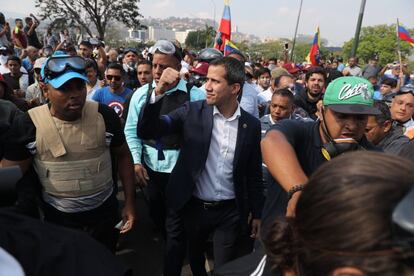 El presidente de la Asamblea Nacional, Juan Guaidó, en una manifestación en apoyo a su levantamiento contra el gobierno de Nicolás Maduro este martes, en Caracas (Venezuela).