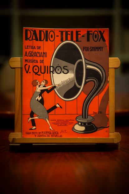 Portada de la partitura de 'Radio-Tele-Fox', de A. Graciani y V. Quirós, en el archivo de la SGAE. Foto: JUAN BARBOSA.