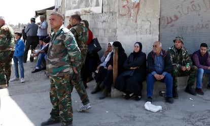 Rebeldes sirios son evacuados de Duma.