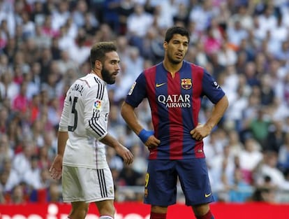 Carvajal observa a Suárez durante el clásico
