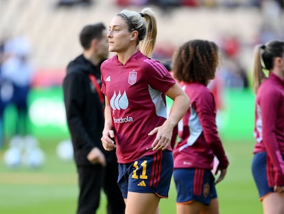 Alexia Putellas de España antes del partido final de la UEFA Women's Nations League 2024 entre España y Francia en el Estadio La Cartuja en Sevilla, España.